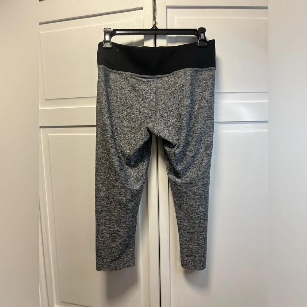 Victoria’s Secret PINK Athletic Capri Leggings Size Women’s Small Color Gray